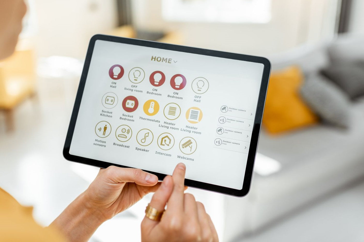 Internet of Things in Homes: How It Revolutionizes Living Spaces