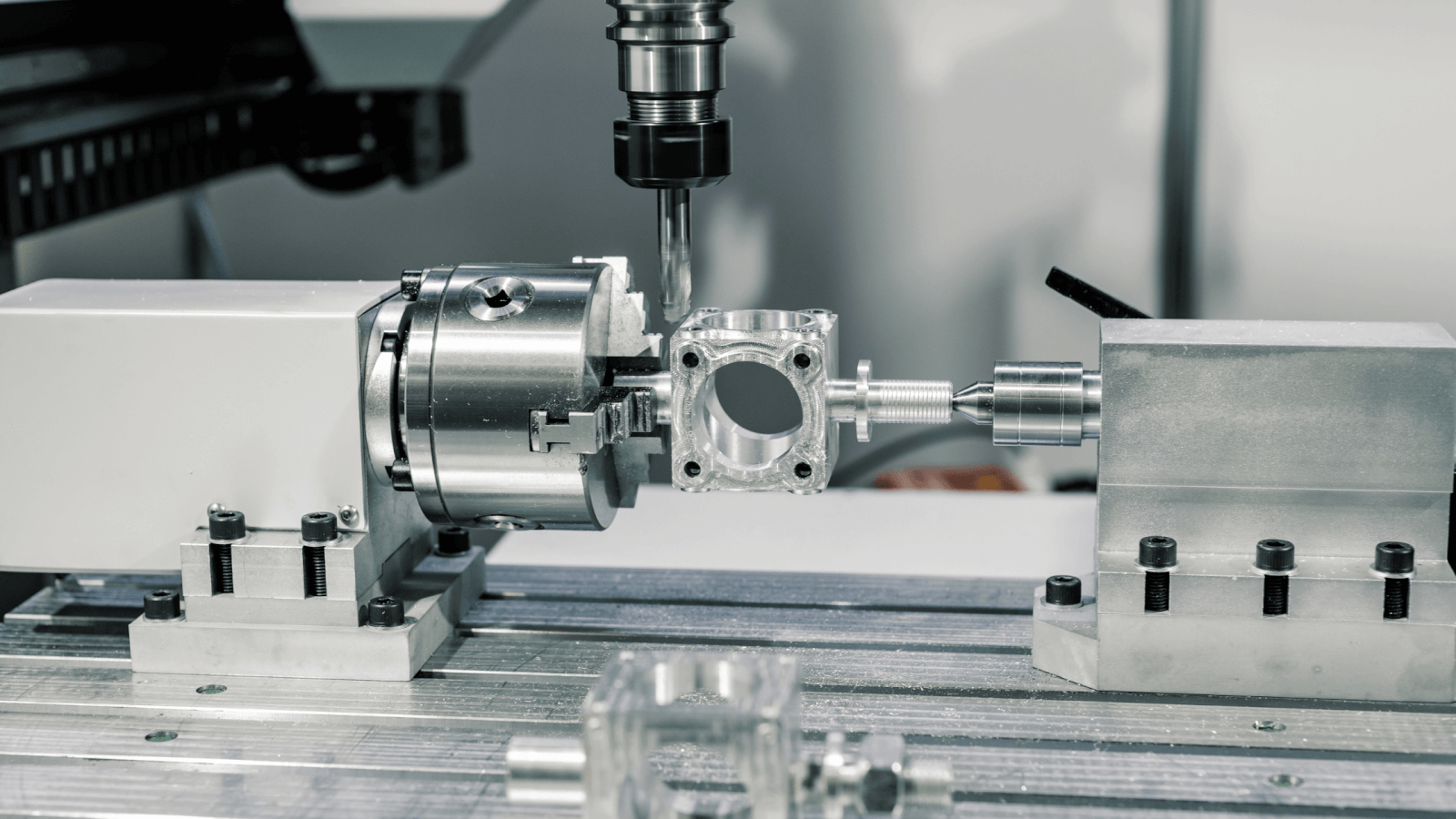 how does a milling machine work