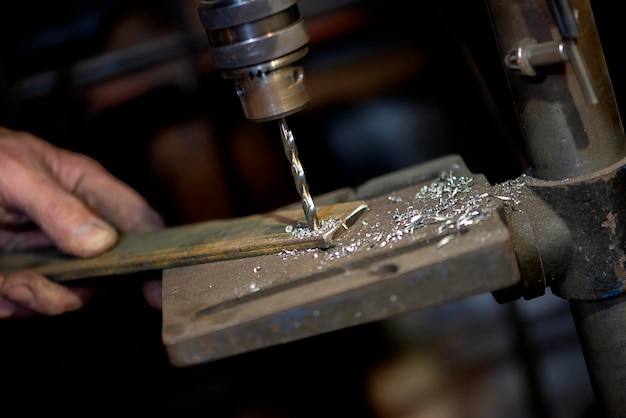 how to use a drill press