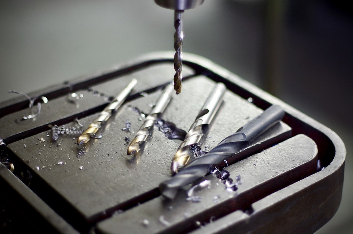 how to drill straight without a drill press