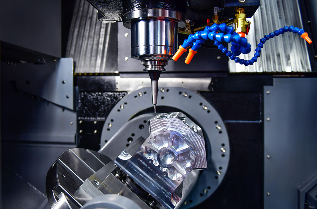 what is the difference between lathe and milling machine